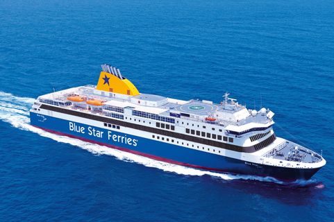 Blue Star Ferries Ferry داخل الصورة
