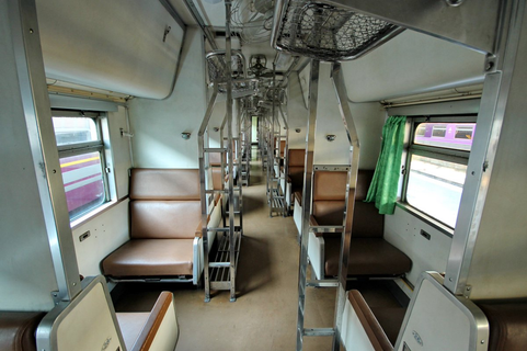 Thai Railway Class II Sleeper Fan всередині фото