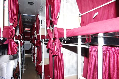 Thirumalaivasan Transports AC Sleeper binnenfoto