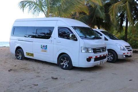 Best Travel Puerto Viejo Minivan + Ferry buitenfoto