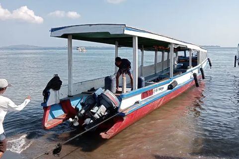 Shuttle Gili Minivan + Ferry داخل الصورة