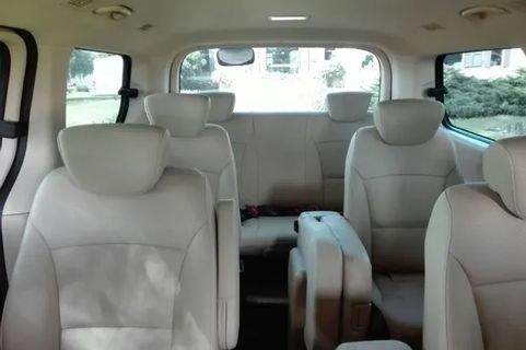 DCOM Travel Minivan dalam foto