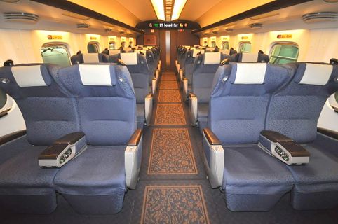 Shinkansen JR Central Green Car داخل الصورة
