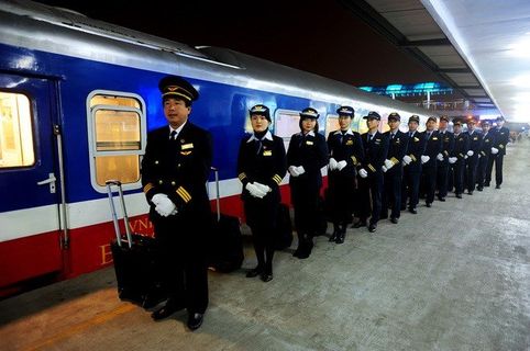 Vietnam Railways VIP Sleeper عکس از خارج
