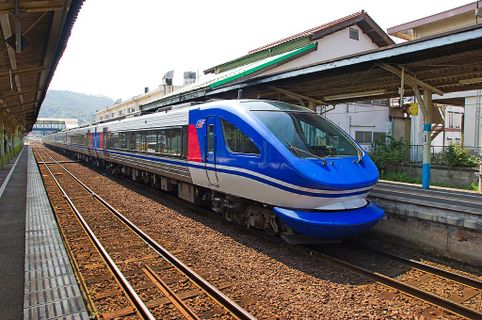Super Hakuto Express Standard Class outside photo