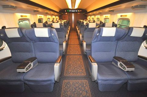 Shinkansen JR East Green Car didalam foto