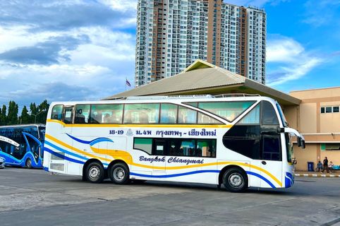 Sritawong Tour VIP Bus buitenfoto
