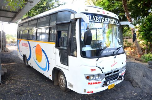 Harikrishna Travels AC Seater 外観