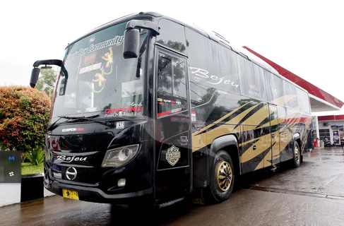 Bus Bejeu Cabang Denpasar Express Utomhusfoto