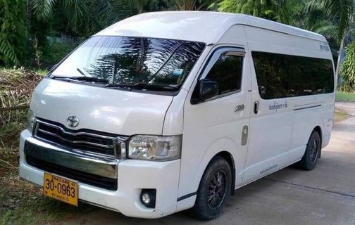 Sapthaweephol Tour and Travel Van + Bus 外観
