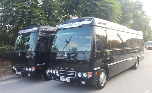 Daily Limousine VIP 18 Express outside photo