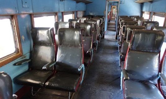 Sri Lanka Railways Second Class Seat didalam foto