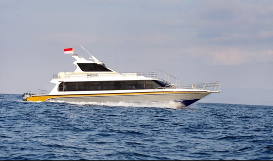 Crown Fast Cruises Speedboat outside photo