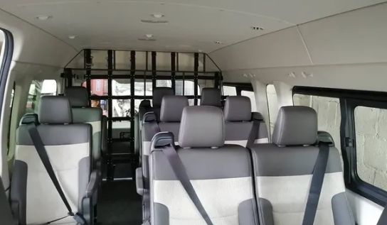 Interbus Online VIP Van 9pax Innenraum-Foto
