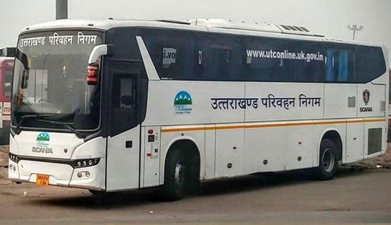 Uttarakhand Transport C AC Sleeper 外観