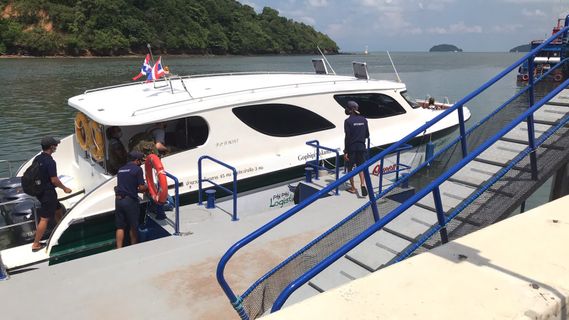 Seatran Phuket Speedboat didalam foto