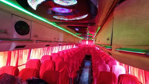 Bengal Surface Transport A/C Semi Sleeper fotografía interior