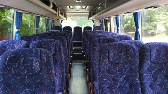 Pegu Travels Bus 30pax Innenraum-Foto