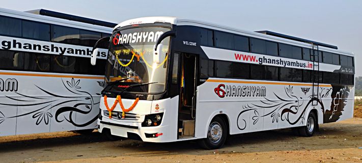 Ghanshyam Travels AC Sleeper Utomhusfoto