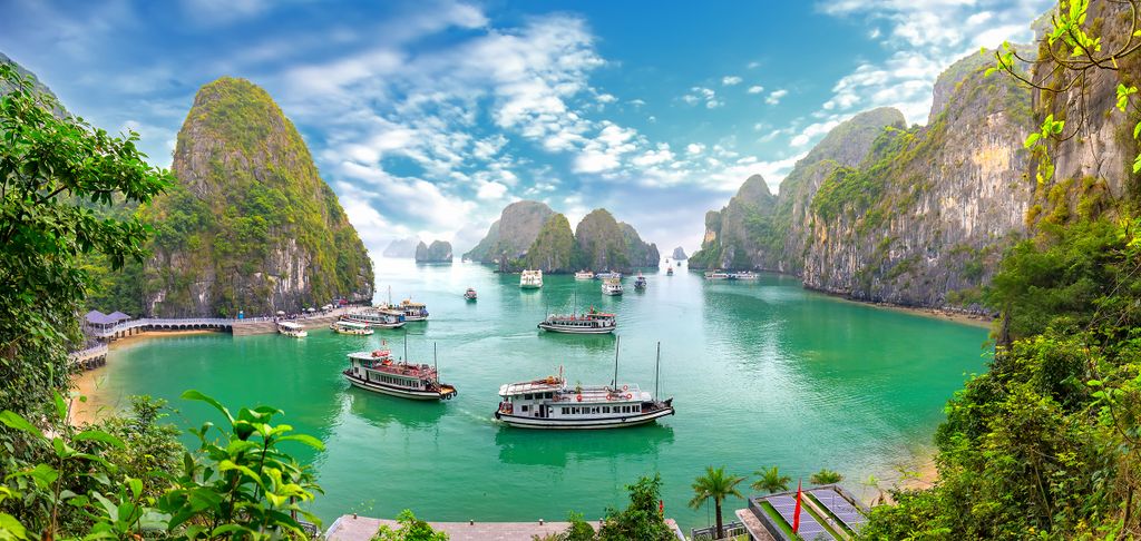 Buses from Hanoi to Halong Bay